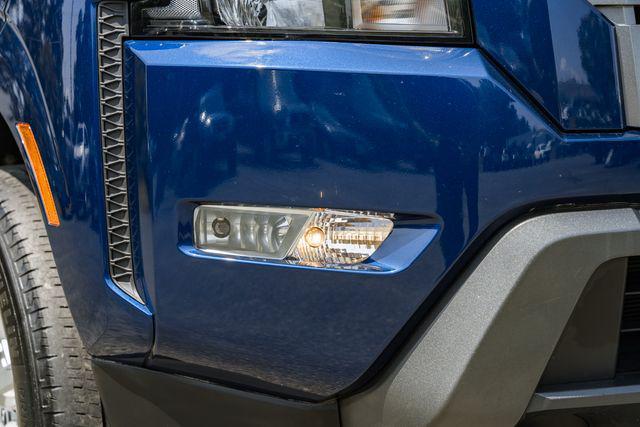 Photo of 2022 Deep Blue Pearl Nissan Frontier