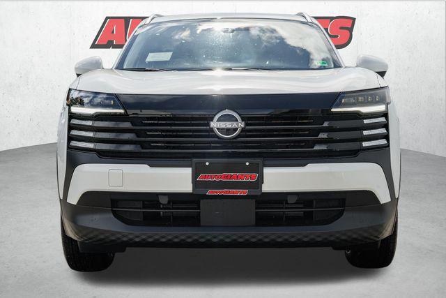 Photo of 2025 Aspen White Tricoat Nissan Kicks