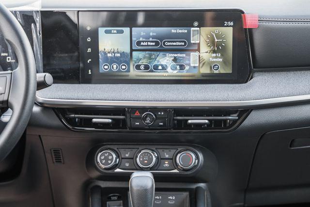 Photo of 2025 Aspen White Tricoat Nissan Kicks
