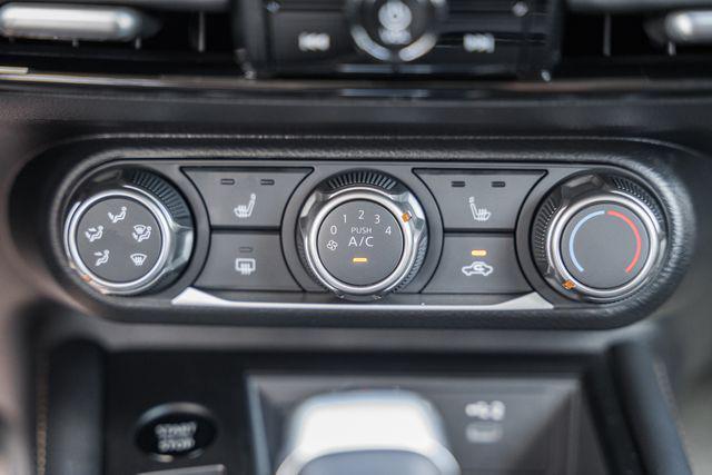 Photo of 2025 Aspen White Tricoat Nissan Kicks