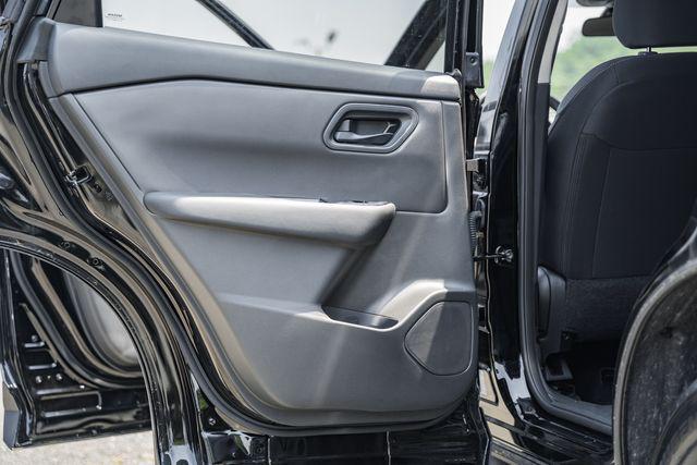 Photo of 2025 Super Black Nissan Rogue