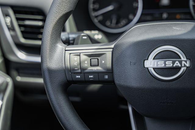 Photo of 2025 Super Black Nissan Rogue