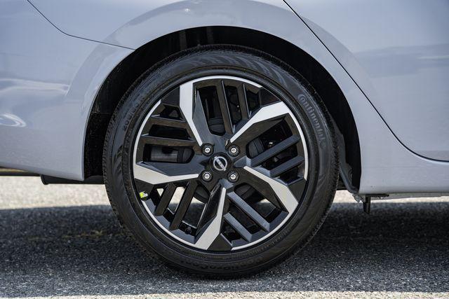 Photo of 2025 Gray Sky Pearl Nissan Versa