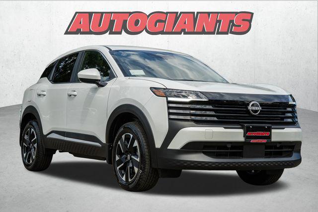 Photo of 2025 Aspen White Tricoat Nissan Kicks