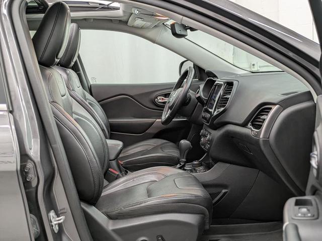 Photo of 2021 Granite Crystal Metallic Clearcoat Jeep Cherokee