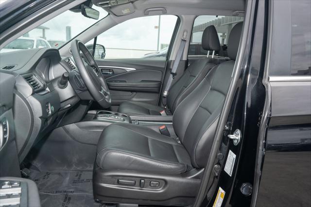 Photo of 2022 Crystal Black Pearl Honda Pilot