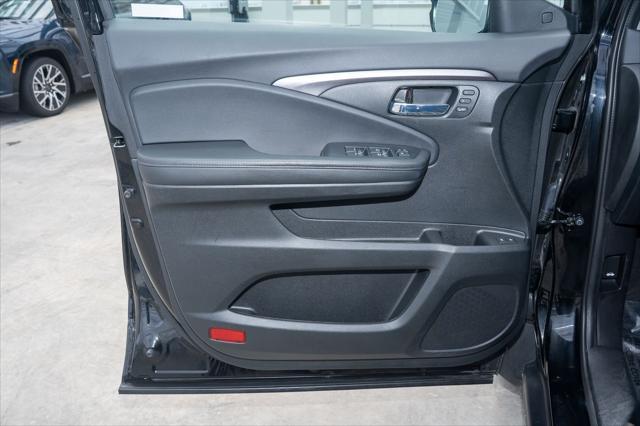 Photo of 2022 Crystal Black Pearl Honda Pilot
