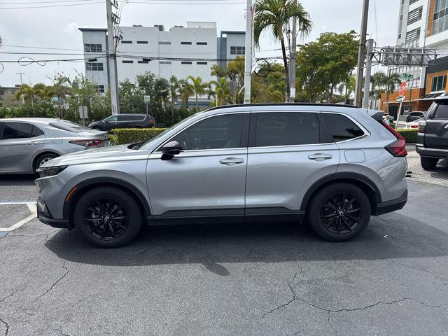 Photo of 2023 Lunar Silver Metallic Honda CR-V Hybrid