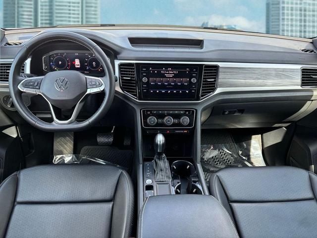 Photo of 2022 Pure White Volkswagen Atlas Cross Sport