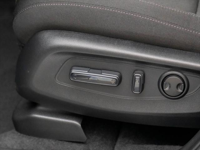 Photo of 2025 Platinum White Pearl Honda CR-V