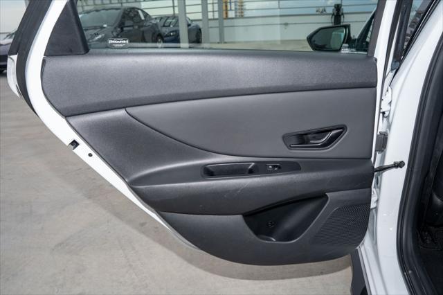 Photo of 2023 Ceramic White Hyundai ELANTRA