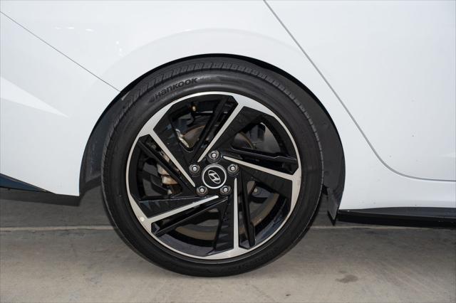 Photo of 2023 Ceramic White Hyundai ELANTRA