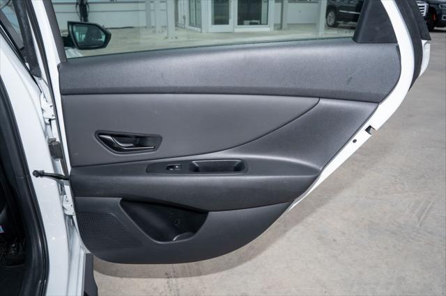 Photo of 2023 Ceramic White Hyundai ELANTRA