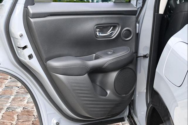 Photo of 2026 Urban Gray Pearl Honda HR-V
