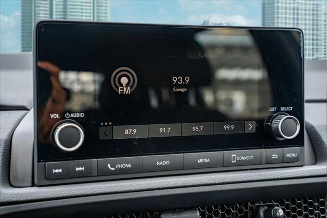 Photo of 2024 Platinum White Pearl Honda CR-V Hybrid