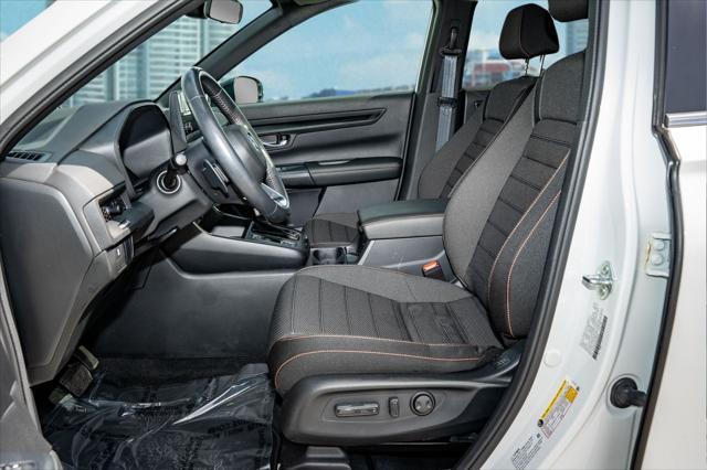 Photo of 2024 Platinum White Pearl Honda CR-V Hybrid