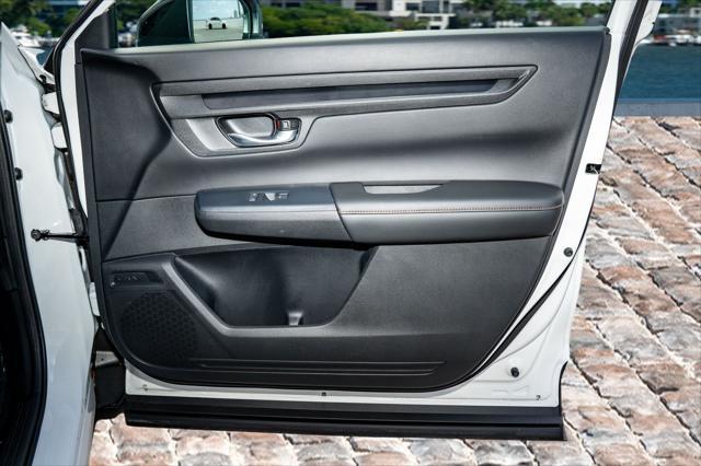 Photo of 2024 Platinum White Pearl Honda CR-V Hybrid