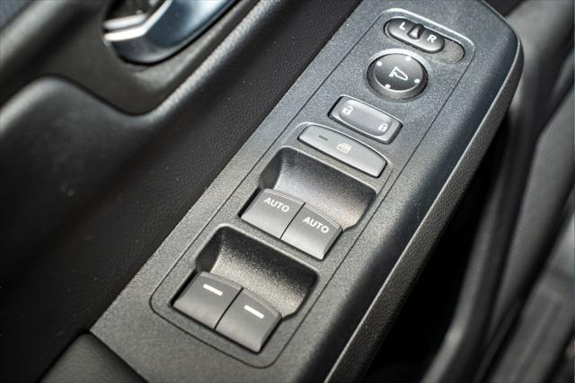 Photo of 2024 Platinum White Pearl Honda CR-V Hybrid