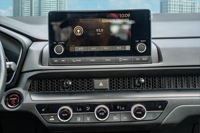 Photo of 2024 Platinum White Pearl Honda CR-V Hybrid