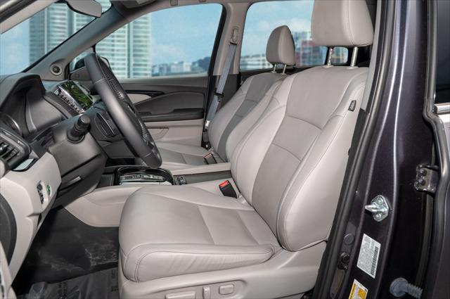 Photo of 2022 Modern Steel Metallic Honda Pilot