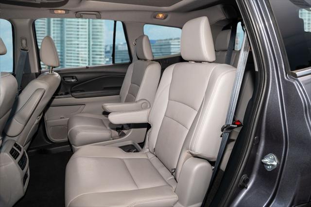 Photo of 2022 Modern Steel Metallic Honda Pilot