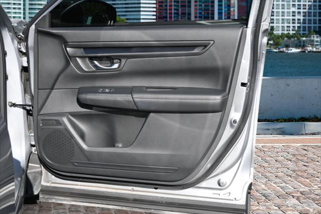 Photo of 2023 Lunar Silver Metallic Honda CR-V Hybrid