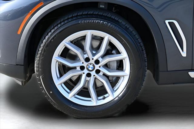 Photo of 2022 Arctic Grey Metallic BMW X5