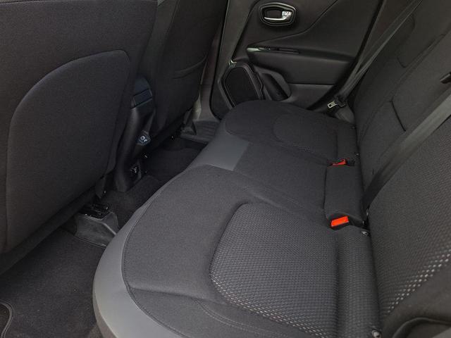 Photo of 2020 Alpine White Clearcoat Jeep Renegade
