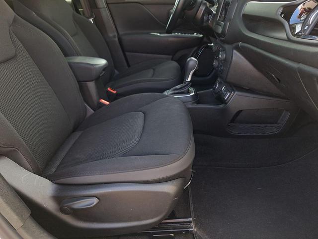 Photo of 2020 Alpine White Clearcoat Jeep Renegade