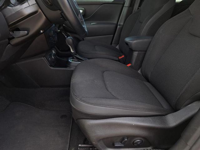 Photo of 2020 Alpine White Clearcoat Jeep Renegade