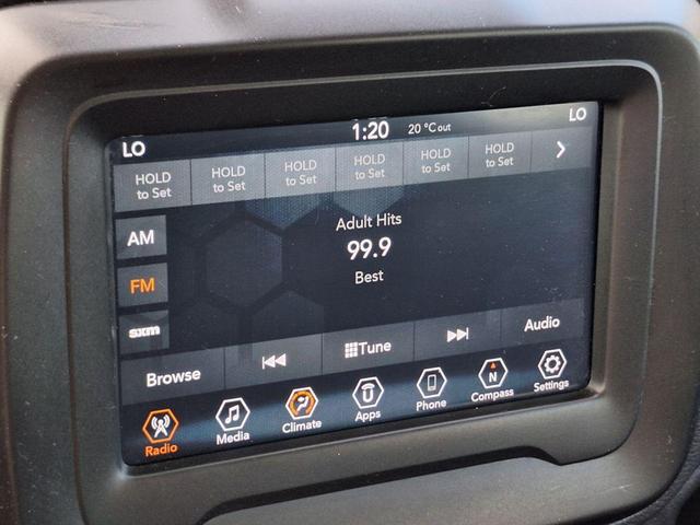 Photo of 2020 Alpine White Clearcoat Jeep Renegade