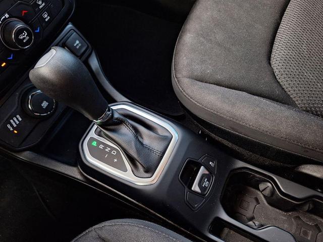 Photo of 2020 Alpine White Clearcoat Jeep Renegade