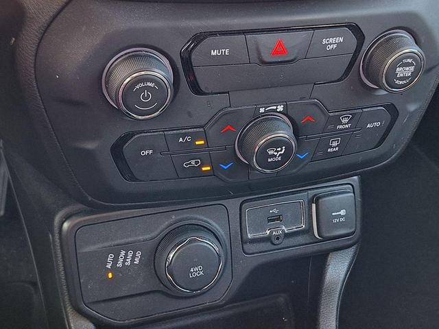 Photo of 2020 Alpine White Clearcoat Jeep Renegade