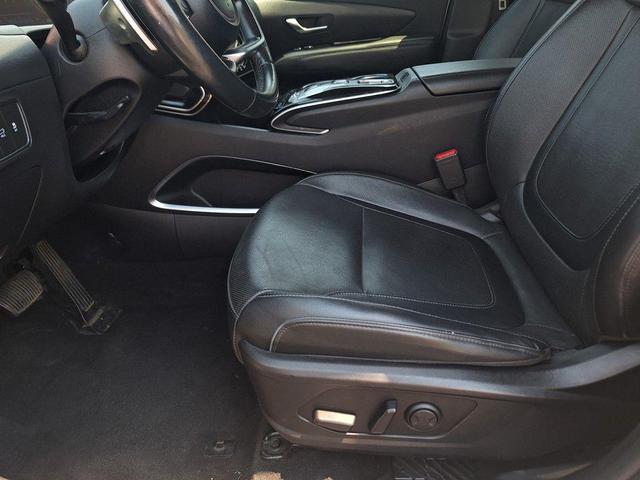 Photo of 2022 Shimmering Silver Hyundai TUCSON
