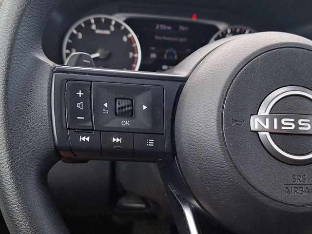 Photo of 2023 Glacier White Nissan Rogue