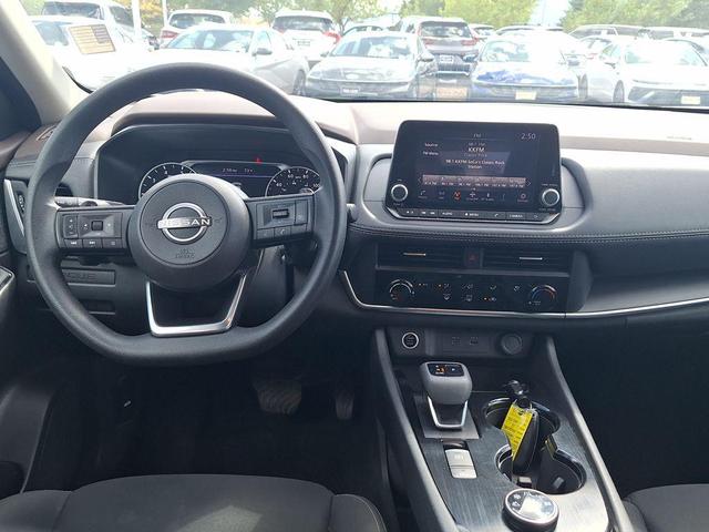 Photo of 2023 Glacier White Nissan Rogue