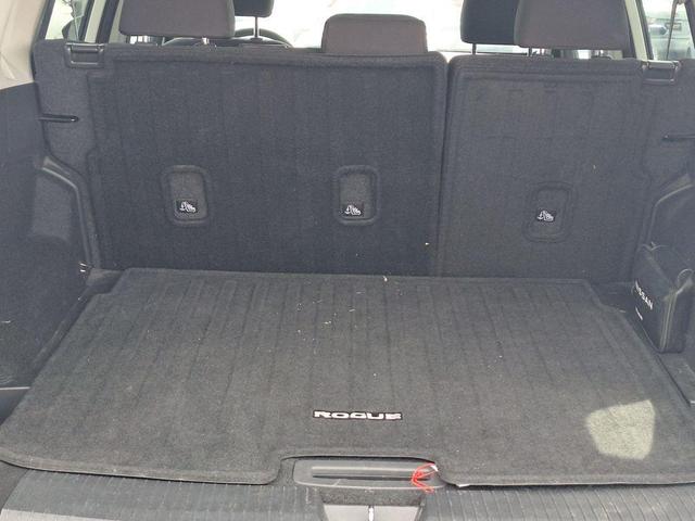 Photo of 2023 Glacier White Nissan Rogue