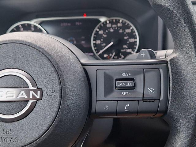 Photo of 2023 Glacier White Nissan Rogue