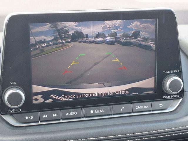 Photo of 2023 Glacier White Nissan Rogue