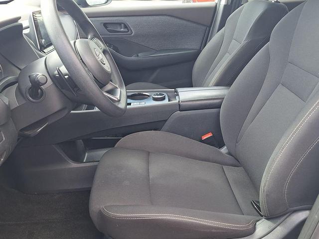 Photo of 2023 Glacier White Nissan Rogue