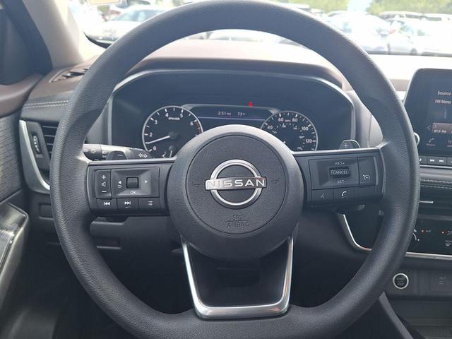 Photo of 2023 Glacier White Nissan Rogue