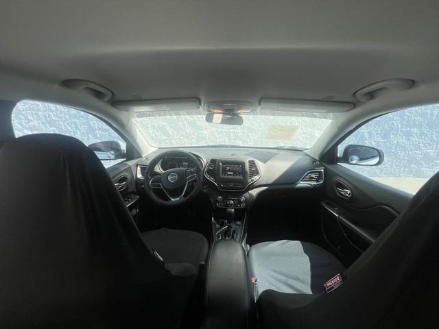 Photo of 2019 Bright White Clearcoat Jeep Cherokee