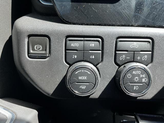 Photo of 2022 Glacier Blue Metallic Chevrolet Silverado 1500