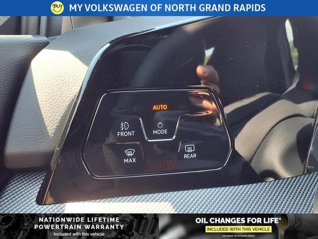 Photo of 2025 Mythos Black Metallic Volkswagen Golf GTI
