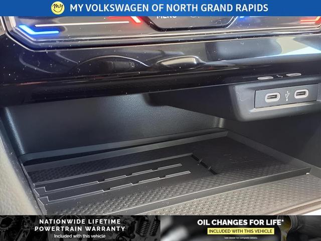 Photo of 2025 Opal White Pearl Effect Volkswagen Jetta