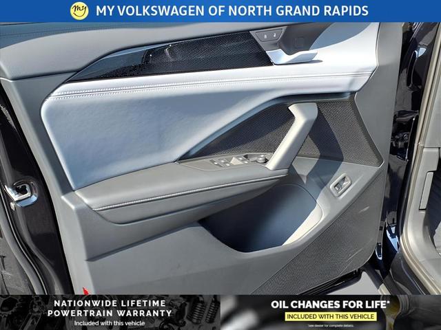 Photo of 2025 Deep Black Pearl Effect Volkswagen Tiguan