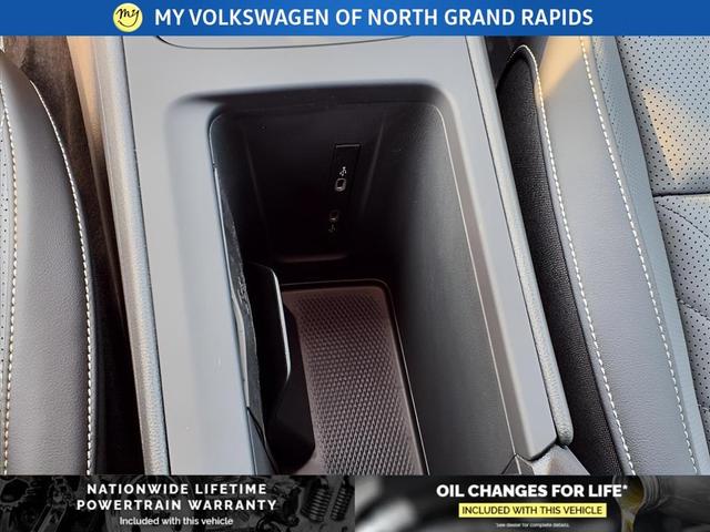 Photo of 2025 Deep Black Pearl Effect Volkswagen Tiguan