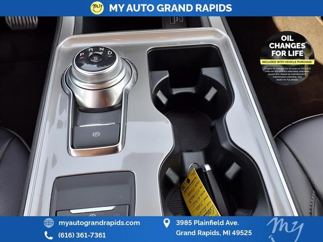 Photo of 2024 Silver Metallic Ford Edge