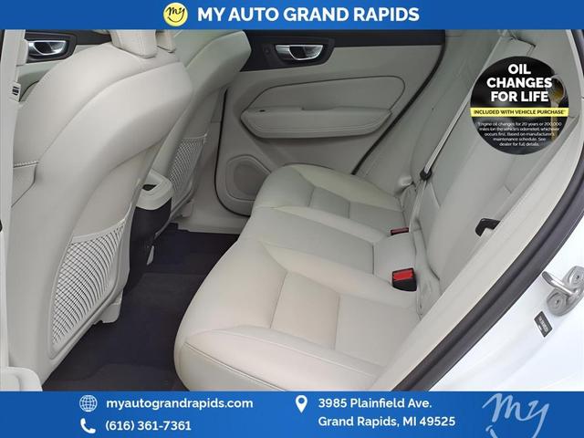 Photo of 2022 Crystal White Metallic Volvo XC60
