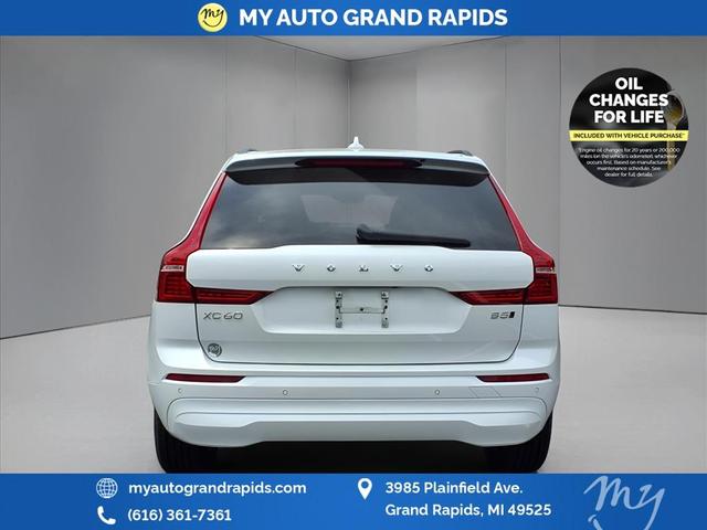 Photo of 2022 Crystal White Metallic Volvo XC60